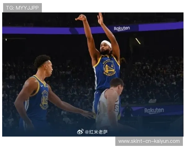 勇士5人上双终结连败!库里28分拒绝太阳逆转 布克空砍38分,勇士队员对库里
