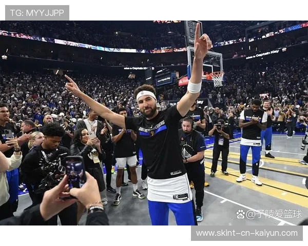 勇士又靠库里活着,那几记三分堪称神迹,勇士是库里的球队